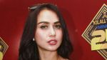 Bebizie Menggoda dengan Dress Merah