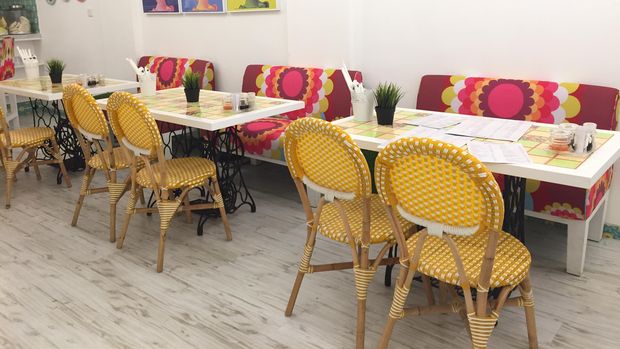 Warung Peranakan: Di Sini Ada Racikan Nasi Rames dengan Semur Daging dan Terung Balado