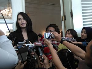 Ajak Sophia Latjuba Saat Bekerja, Ahok: Dia Belajar Agar Bisa Jual Saya