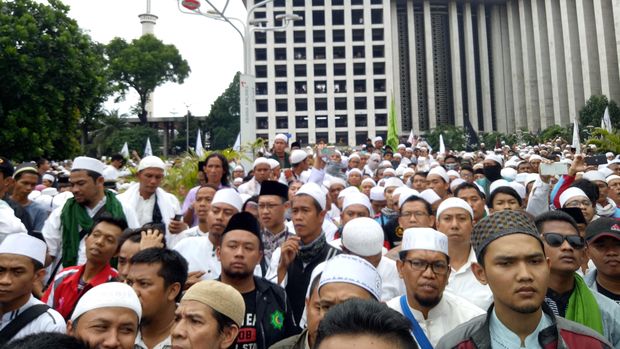 Massa Pendemo Ahok Mulai Bergerak, Lalin Depan Istiqlal Macet