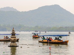 Curi Ilmu dari Cina Kembangkan Danau Toba Kelas Dunia