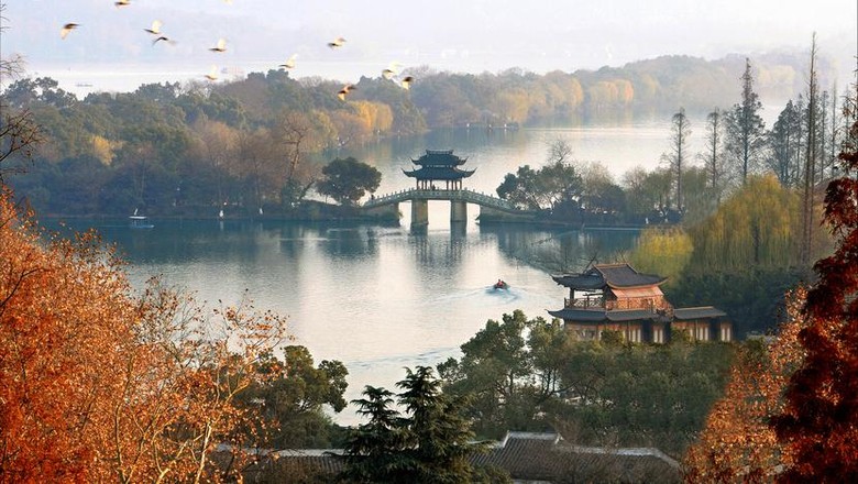 Hasil gambar untuk Danau Xihu
