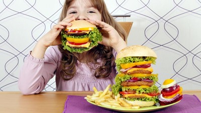Strategi Atasi Anak yang Cuma Mau Makan Junk Food Strategi Atasi Anak yang Cuma Mau Makan Junk Food