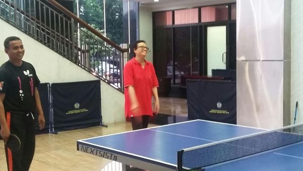 Sri Mulyani Bermain Tenis Meja