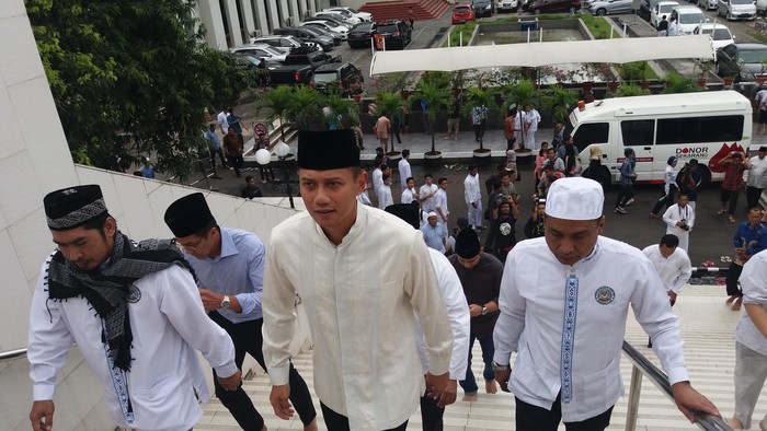 Agus Yudhoyono Salat Jumat di Al-Azhar, Adhyaksa Dault Jadi Khatib