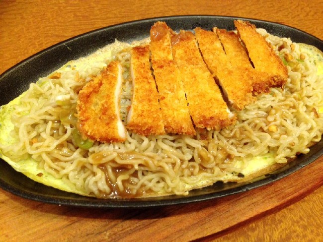 Slruup! Mie Hangat dalam Hotplate Bisa Dinikmati di Sini