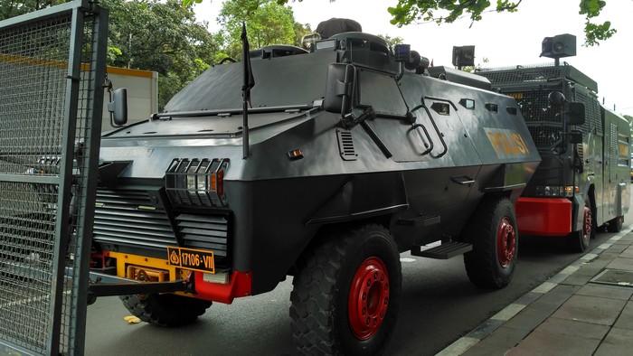 Jelang Demo FPI, 1 Barracuda dan 2 Watercanon Standby di Bareskrim