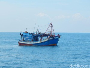 Kapal Patroli Sergap Kapal Ikan Asing dari Filipina dan Vietnam