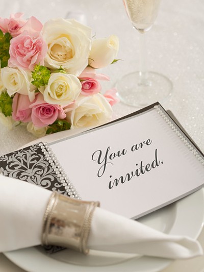 Undangan Pernikahan Wedding invitation on plate
