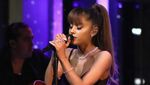 Penampilan Seksi Ariana Grande