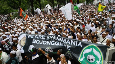 Lautan Massa Bela Islam di Depan Balai Kota