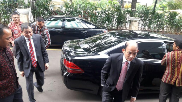 Setelah Dilantik Jokowi, Jonan dan Arcandra Langsung Ngantor di ESDM