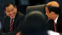 Senyum Ignasius Jonan dan Arcandra Tahar saat memimpin rapat di kantor Kementerian ESDM, Jakarta, Jumat (14/10/2016).