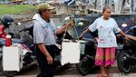 Geliat Warga di Sepanjang Jalur KRL Petamburan