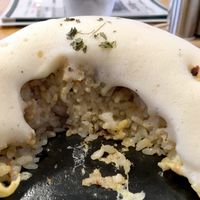 Nyamm! Tak Diselimuti Telur Dadar, <i>Omurice</i> di Tokyo Ini Ditutupi Busa Putih