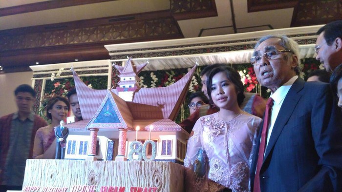 Pelajaran Konsistensi dan Kelenturan Politik dari Senior PDIP Sabam Sirait