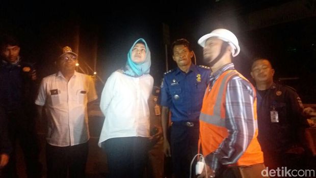  Wali Kota Airin pantau perobohan gedung di Bintaro