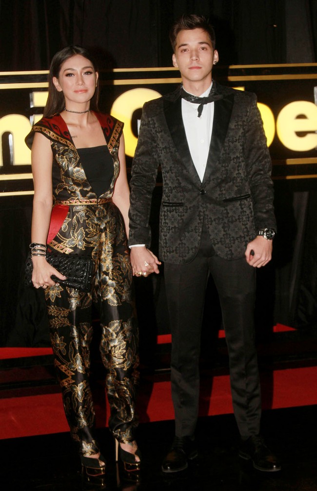 Meski begitu, Celine Evangelista mengaku tetap harus menjadi sosok yang kuat terlebih ada empat anak yang tinggal bersamanya. Tapi aku selalu berusaha untuk selalu kuat bekerja, kuat untuk selalu profesional, jelas Celine Evangelista. Foto: Gusmun.