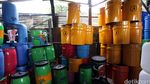 Drum Bekas Disulap Jadi Tong Sampah Cantik