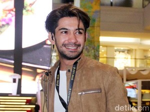 Reza Rahardian Perankan Tokoh Absurd di Film Terpana