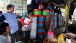 Drum Bekas Disulap Jadi Tong Sampah Cantik
