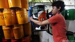 Drum Bekas Disulap Jadi Tong Sampah Cantik