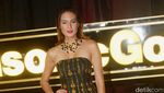 Nadine Chandrawinata Cantik Bernuansa Gold