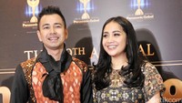 Nagita tampil cantik saat mendampingi sang suami. Pool/Noel/detikFoto.