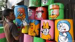 Drum Bekas Disulap Jadi Tong Sampah Cantik