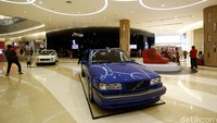 Ajang tahunan Kuningan City Urban Klub Part 5 kali ini memajang sekitar 600 mobil klasik modifikasi.