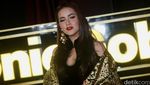 Olla Ramlan Menggoda dengan Gaun Ghea Panggabean