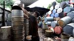 Drum Bekas Disulap Jadi Tong Sampah Cantik