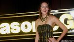 Nadine Chandrawinata Cantik Bernuansa Gold