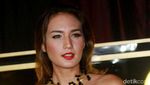 Nadine Chandrawinata Cantik Bernuansa Gold