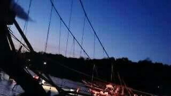 8 Korban Meninggal Ambruknya Jembatan Kuning Diserahkan ke Keluarga