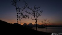 Indahnya pemandangan dari Bukit Salib.