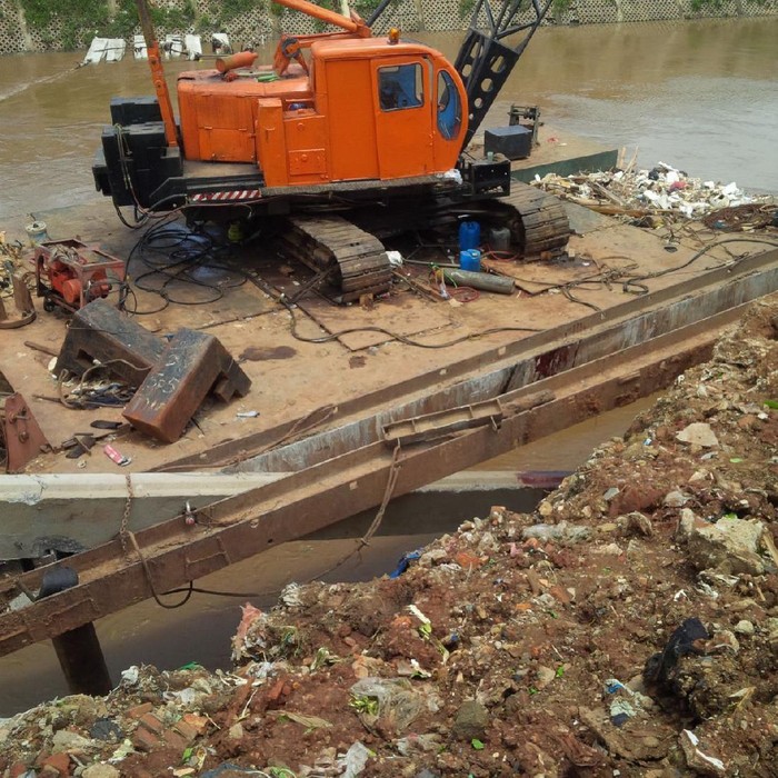 Pekerja Tertimpa Paku Bumi di Ciliwung Shock Setelah Kakinya Diamputasi