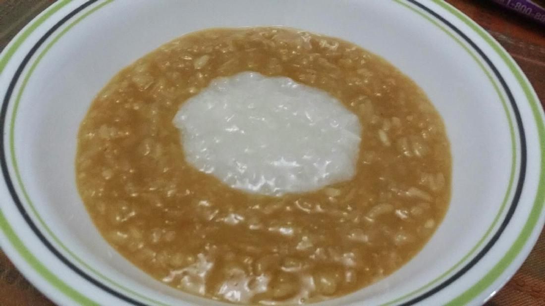 bubur merah putih adalah paduan bubur beras berwarna merah dan putih. Namun warna merah yang dimaksud bukanlah merah terang melainkan lebih kecokelatan. Ini karena bubur merah dibuat dengan gula merah.