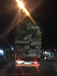 Jangan Ditiru! Muatan Mobil Pikap ini Membahayakan