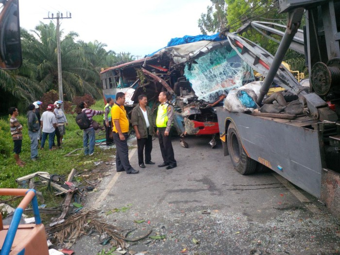 Dua Bus Tabrakan di Labuhan Batu Sumut, 4 Orang Tewas