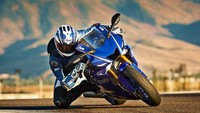 Yamaha mengklaim sistem ride-by-wire Yamaha Chip Controlled Throttle (YCC-T) akan menjadi satu perangkat elektronik yang membantu pengendara. Sistem ini mendapat sedikit tenaga yang digas oleh si pengendara dan secara instan mengkalkulasi bukaan katup gas yang ideal. Selanjutnya menggerakkan katup gas dan secara aktif mengontrol volume intake.