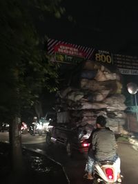 Jangan Ditiru! Muatan Mobil Pikap ini Membahayakan