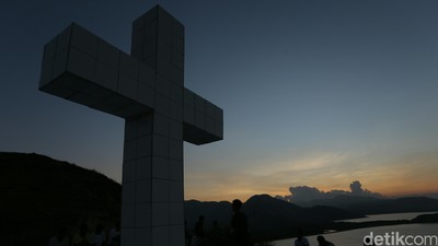 Senja yang Cantik di Bukit Salib, Maumere