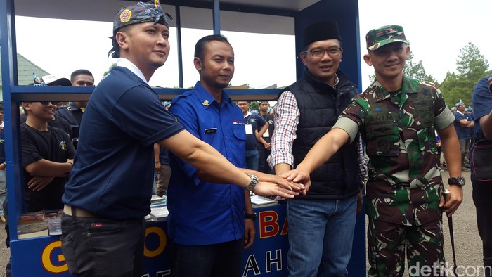 Ridwan Kamil Resmikan Gerobak Baca untuk Warga Miskin di Pasir Impun