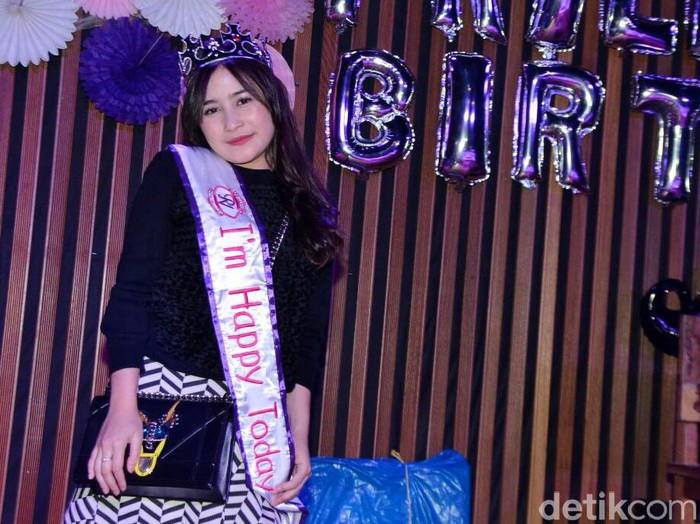 Prilly Latuconsina Belum Dapat Hadiah dari Aliando