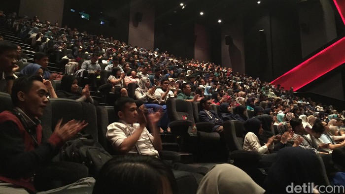 Keren Banget! Kuliah Ilmu Bedah Otak di Bioskop 3 Dimensi