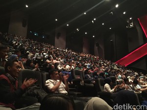 Keren Banget! Kuliah Ilmu Bedah Otak di Bioskop 3 Dimensi