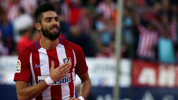 Yannick Carrasco berpeluang kembali bermain di Eropa.