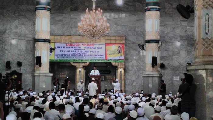 Didampingi Fadli Zon, Anies-Sandi Resmikan Posko Relawan di Tebet