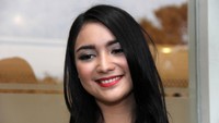 FotoPesinteron berusia 22 tahun itu tampak happy. Pool/Ismail/detikFoto.